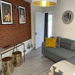 A At The Oaks , Golden Valley United Kingdom