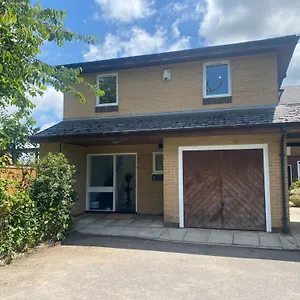 Pass The Keys Lovely 3 Bedroom Golf Club And Parking Manchester
