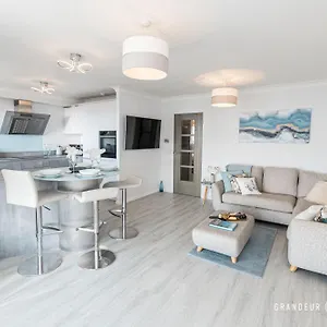 Seaview Retreat By Grandeur , Bournemouth United Kingdom